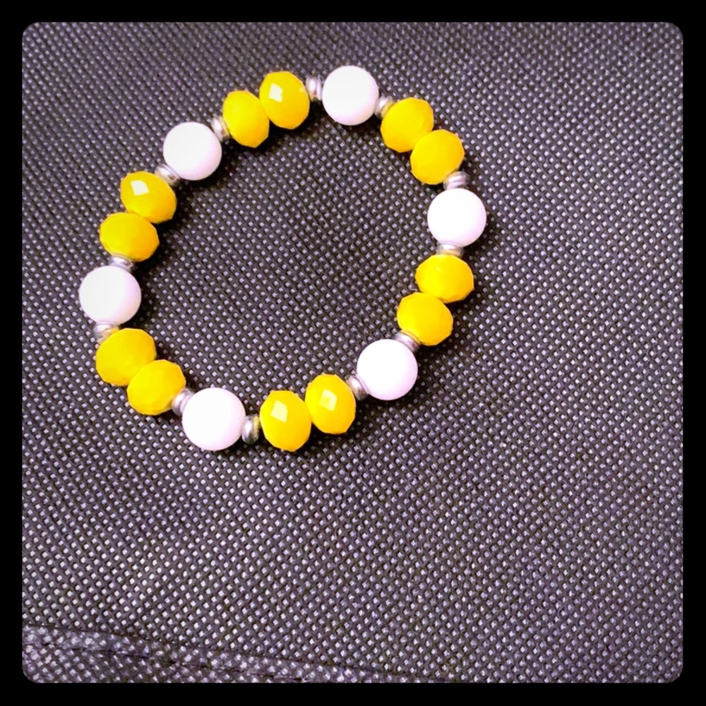 Yellow and white beaded bracelet